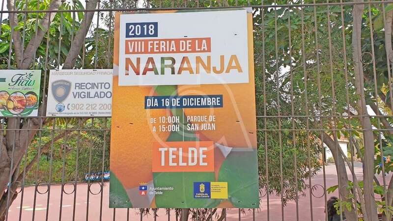 Cartel colocado en la puerta principal de acceso al parque urbano (Foto TA)